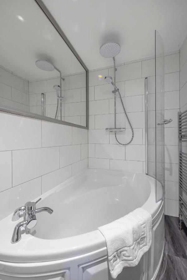 Cotswold Manor House - Country House Retreat With Hot Tub, Ideal For Large Groups Petty France Exterior foto